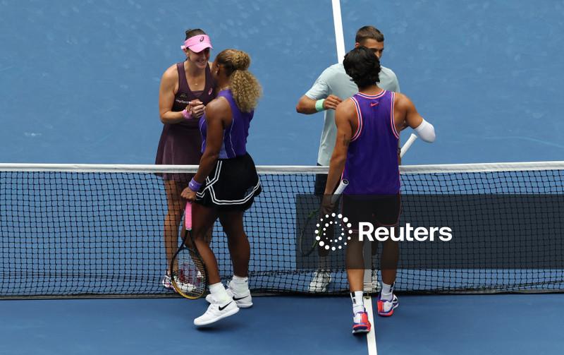 Serena Williams e Carlos Alcaraz são eliminados nas duplas mistas do US Open; o casal Monfils e Svitolina avança