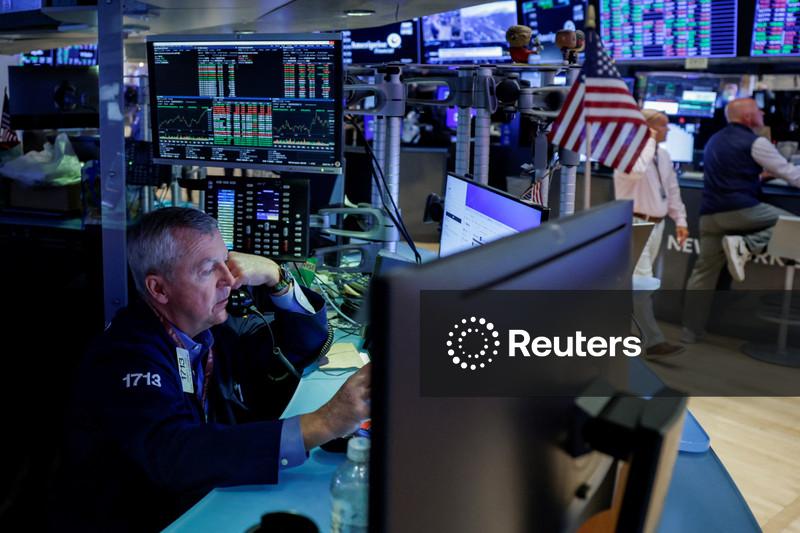 Tecnologia impulsiona S&P 500 a máxima recorde, petróleo e inflação ao produtor enfraquecem