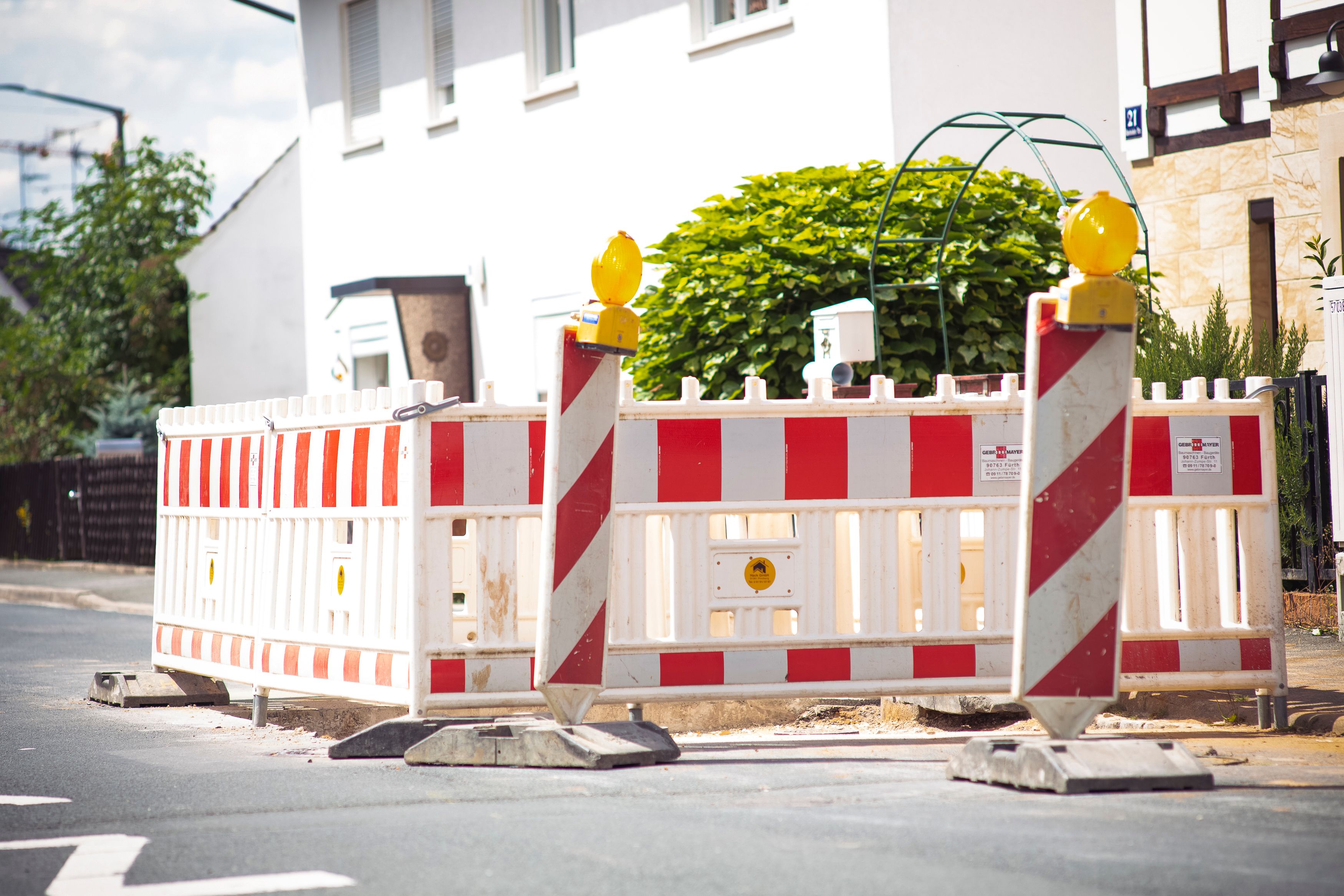 Trecho da Avenida Presidente Getúlio Vargas, no Centro de Curitiba, tem meia pista interditada por obras