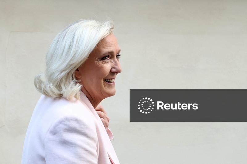 “Não há motivo para nos temerem”, diz Le Pen a líderes empresariais antes do debate presidencial na França