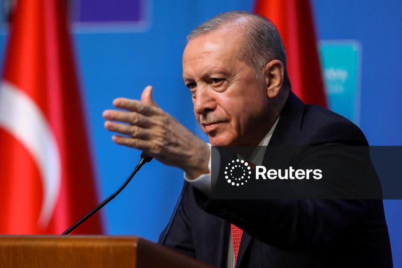 Erdogan apela a Trump para que mantenha negociações com o Irã e oferece apoio