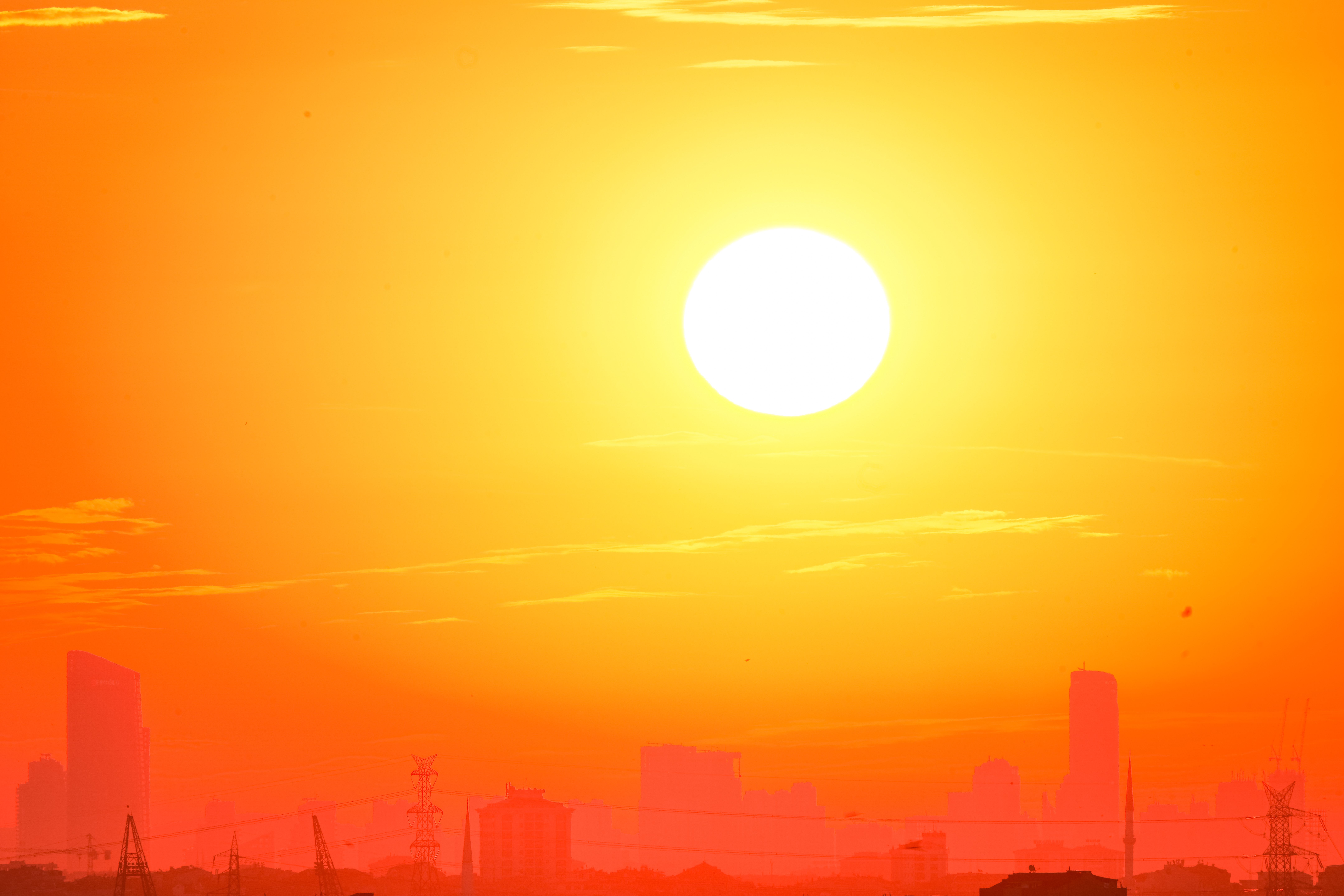 SP tem quarta-feira de calor acima de 30°C e umidade abaixo de 30%, aponta CGE