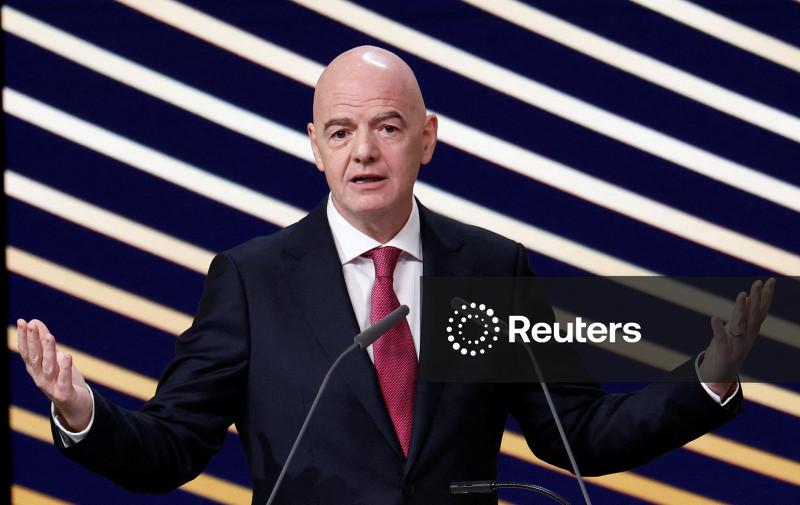 Dirigentes se distanciam de Infantino em meio a batalha de poder na Fifa