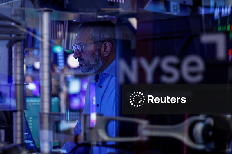 Wall Street abre estável enquanto mercados acompanham situação no Estreito de Ormuz