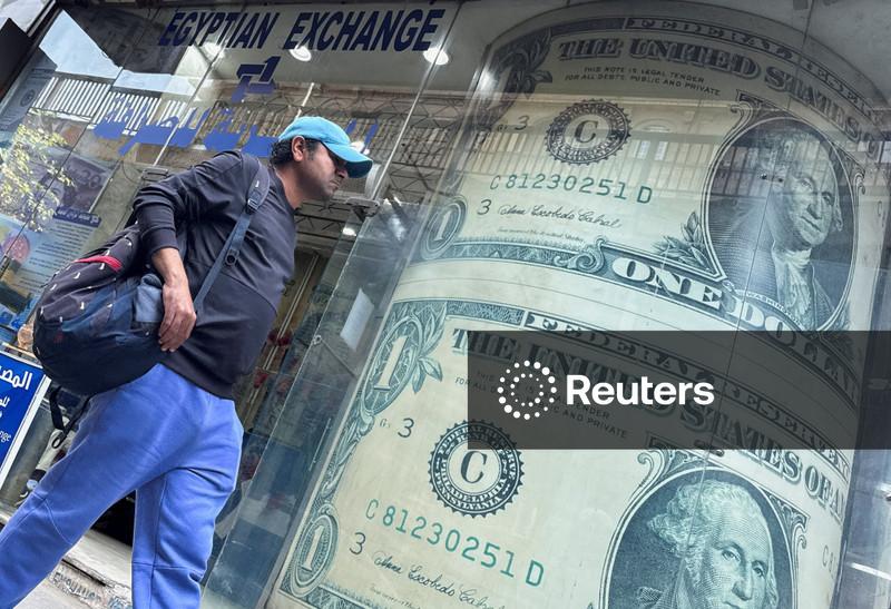 Dólar cai no Brasil com mercado à espera da ata do Fed