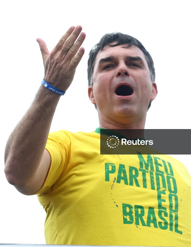 Flávio Bolsonaro afirma que vai respeitar o resultado das eleições