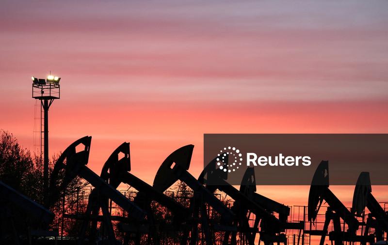 Petróleo fecha misto, com  investidores avaliando  esperanças de reabertura do Estreito de Ormuz