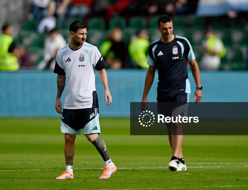 Scaloni diz que se empenhou para convencer Messi a voltar para jogo de despedida da Argentina