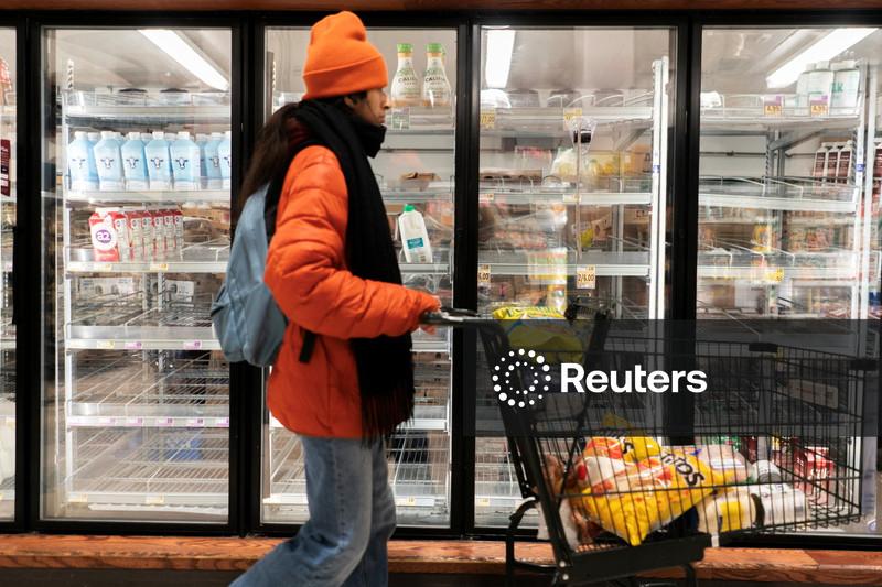 Confiança do consumidor nos EUA cai em setembro para menor nível em mais de 12 anos