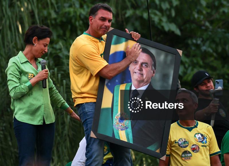 Flávio Bolsonaro testa a capacidade de perpetuar o legado do pai na disputa pela Presidência
