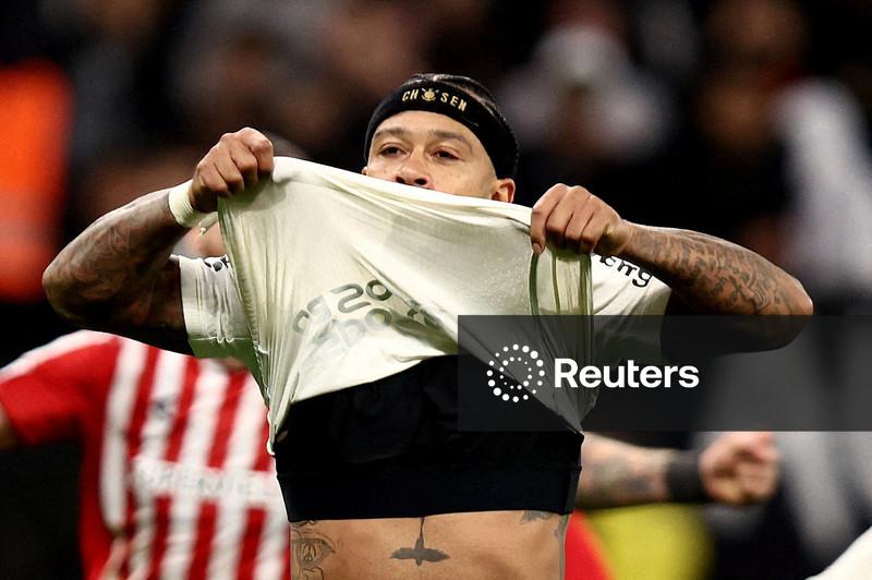 Memphis Depay fica de fora da primeira convocação de Xavi na seleção da Holanda