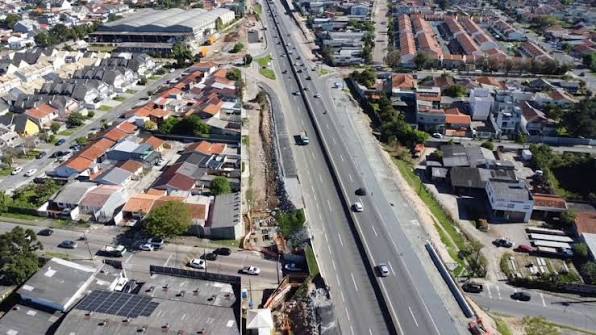 Quadra da Rua Professor João Soares Barcelos, no Hauer, segue bloqueada por obras do Novo Inter 2