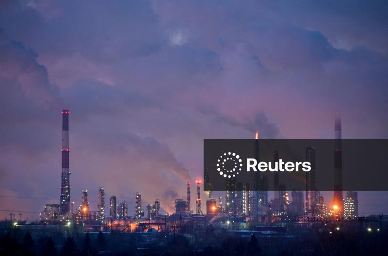 EXCLUSIVO-Metade das principais refinarias de diesel da Rússia reduziram produção após ataques com drones