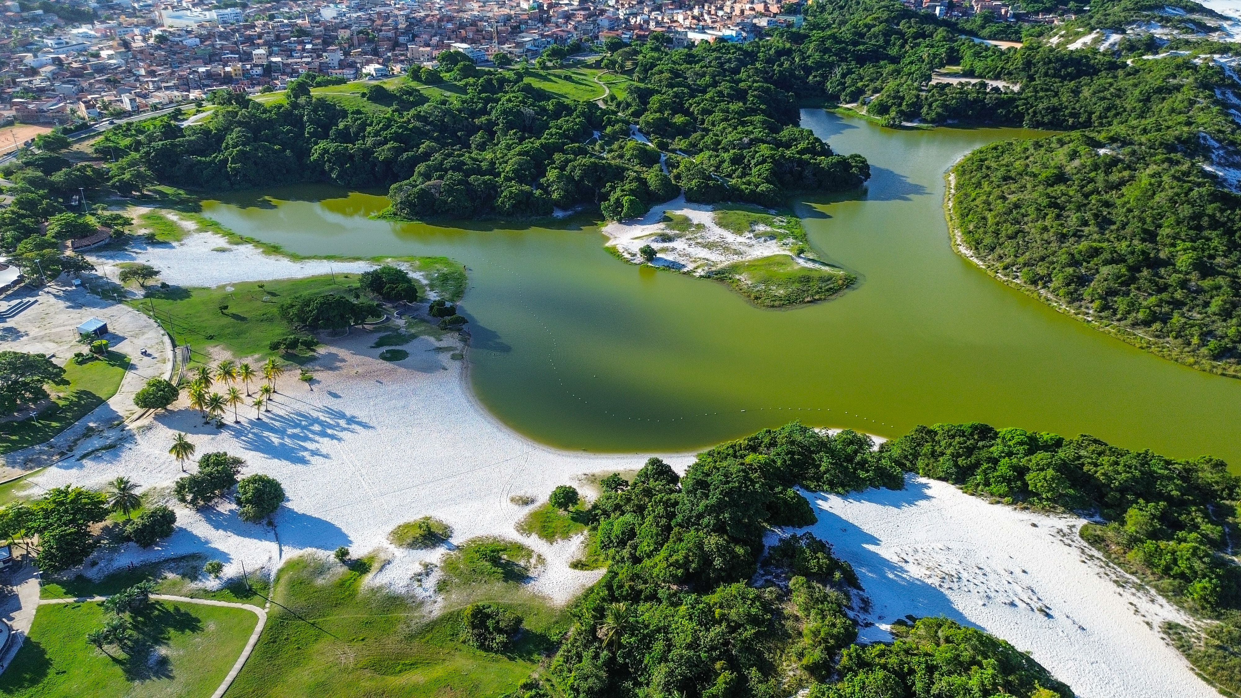 IMA aponta pontos impróprios para banho na Lagoa da Conceição e em toda a Beira-Mar Norte