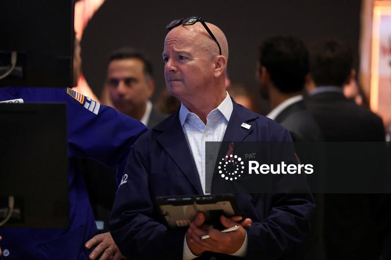 S&P 500 recua com preocupações em torno da IA afetando empresas de software