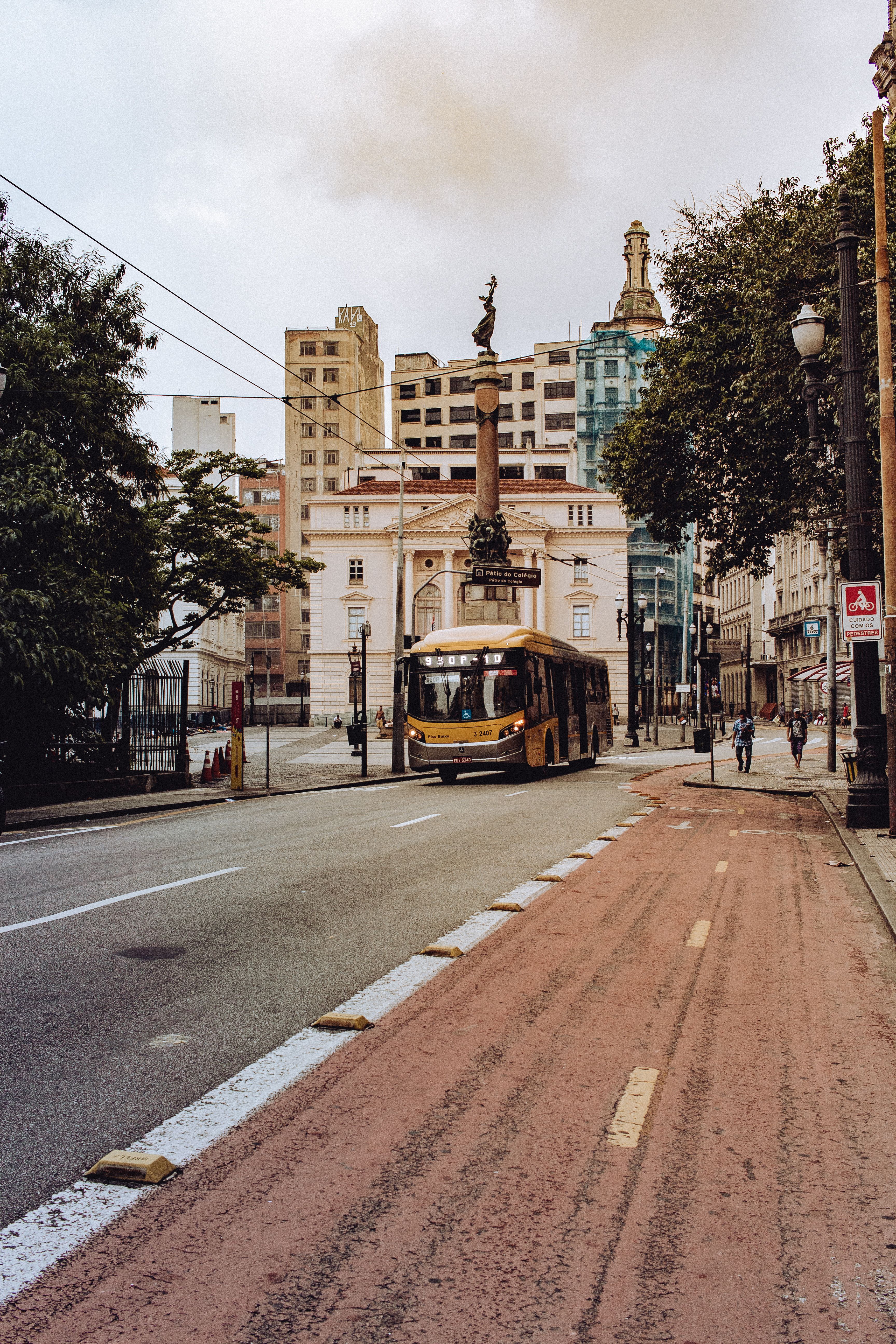 Barreiro ganha 2,2 km de faixas para ônibus em duas avenidas