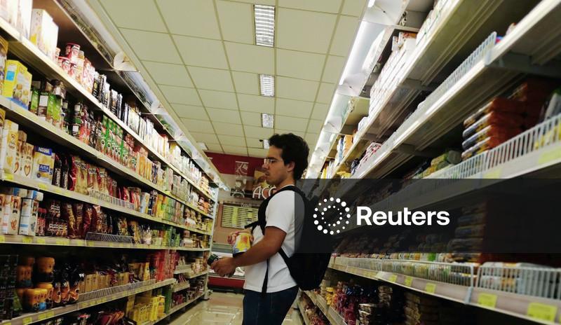Confiança do consumidor no Brasil cai em setembro para menor nível em quase 4 anos, diz FGV
