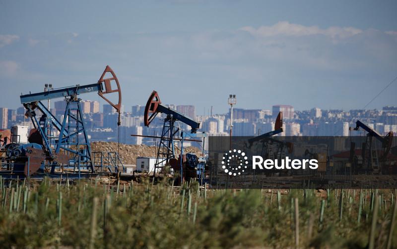 Petróleo fecha com alta de 1%, enquanto ataques entre EUA e Irã ameaçam abastecimento