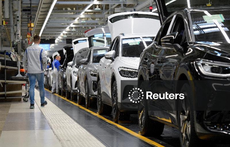 Volkswagen destina 16 bilhões de euros para cortes de pessoal e fechamento de fábricas, diz fonte