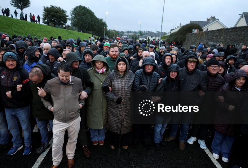 Manifestantes impedem marcha da Ordem de Orange por área católica na Irlanda do Norte