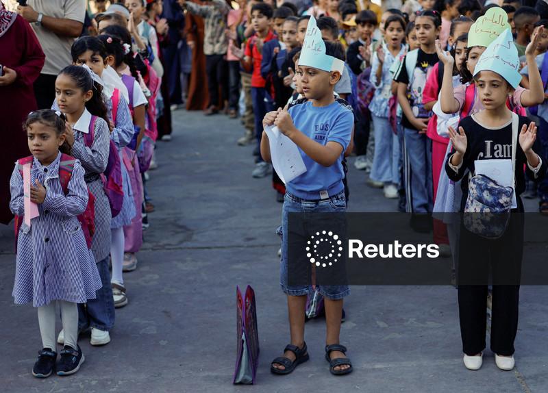Alunos de Gaza voltam às aulas presenciais pela primeira vez em três anos