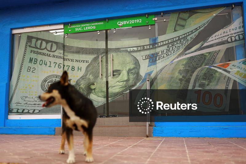 Dólar fecha em alta no Brasil com acirramento das tensões no Oriente Médio