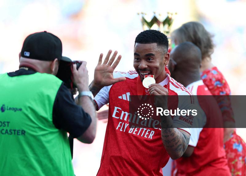 Barcelona contrata o atacante brasileiro Gabriel Jesus