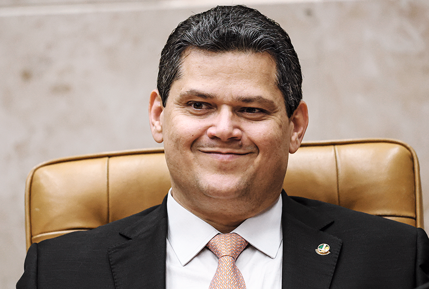 Alcolumbre acena com impeachment cruzado de Moraes e Mendonça no Senado