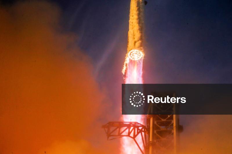 Starship, da SpaceX, realiza primeiro voo orbital, lança satélites Starlink e tem missão encerrada antes do previsto