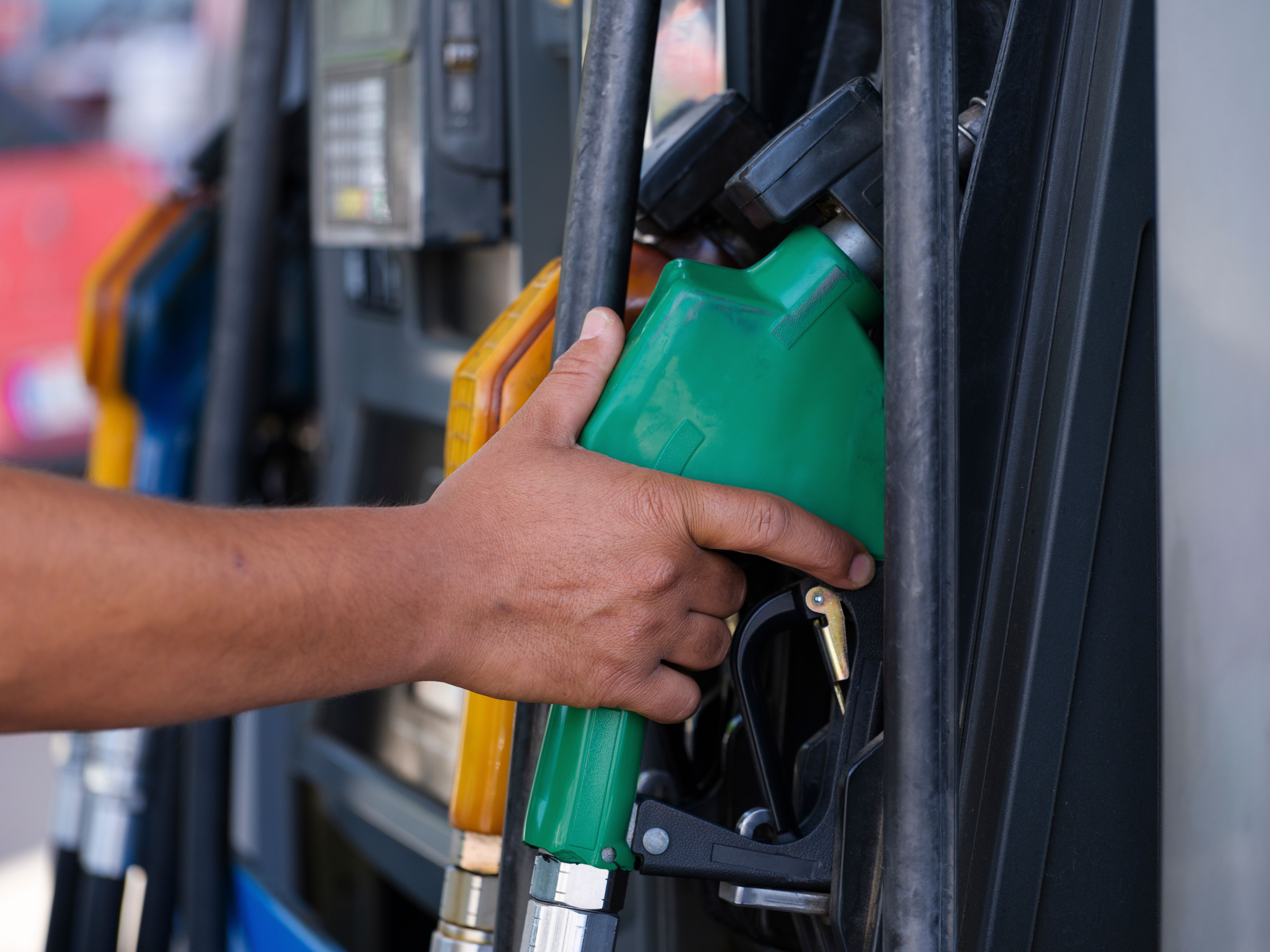 Diesel sobe e passagem aérea encarece em Manaus, enquanto gasolina trava no maior preço da região