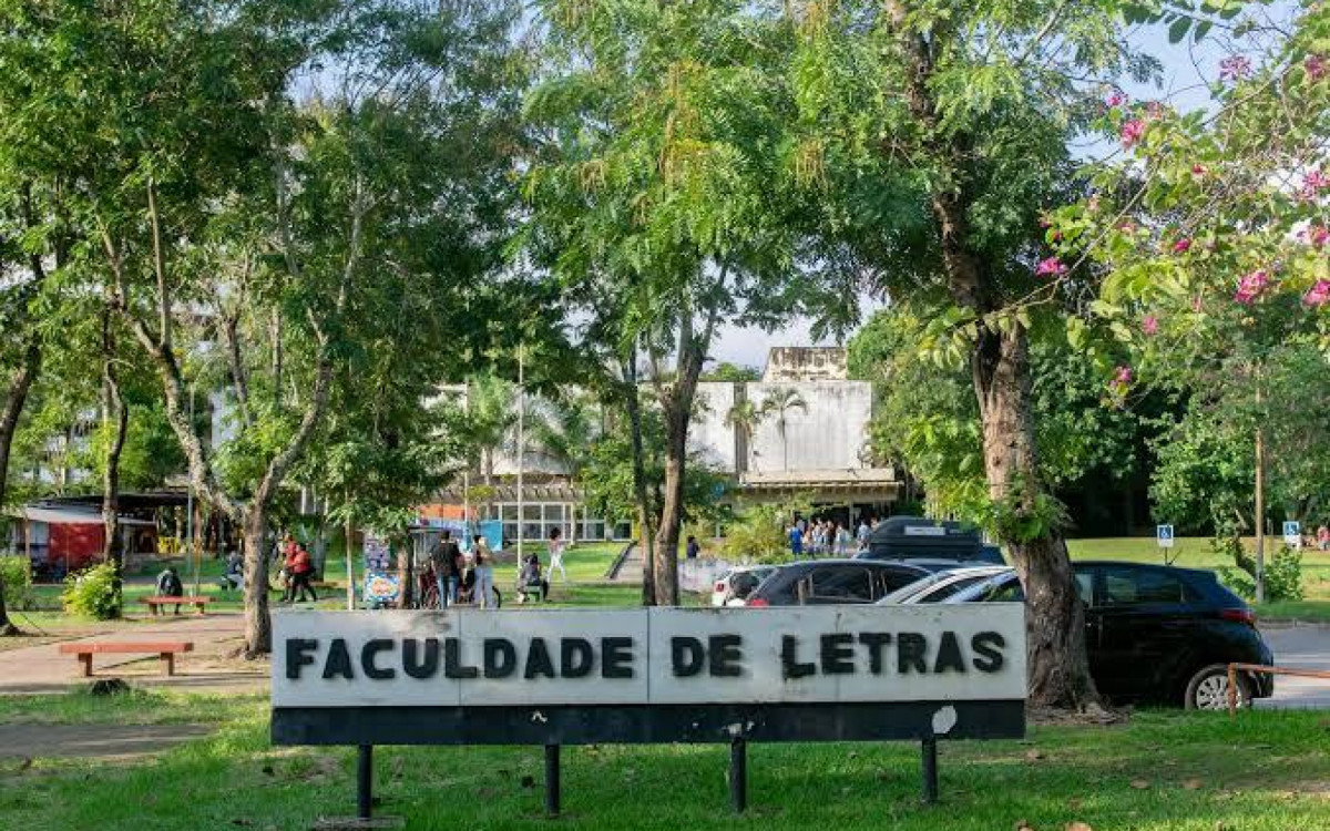 UFRJ apura vídeos pornográficos gravados em banheiros da Faculdade de Letras