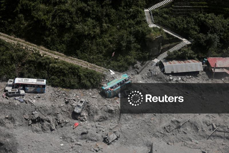 Nepal precisará reconstruir milhares de casas; não há trégua nas buscas por desaparecidos