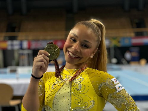 Flávia Saraiva conquista ouro nas barras assimétricas na Copa do Mundo
