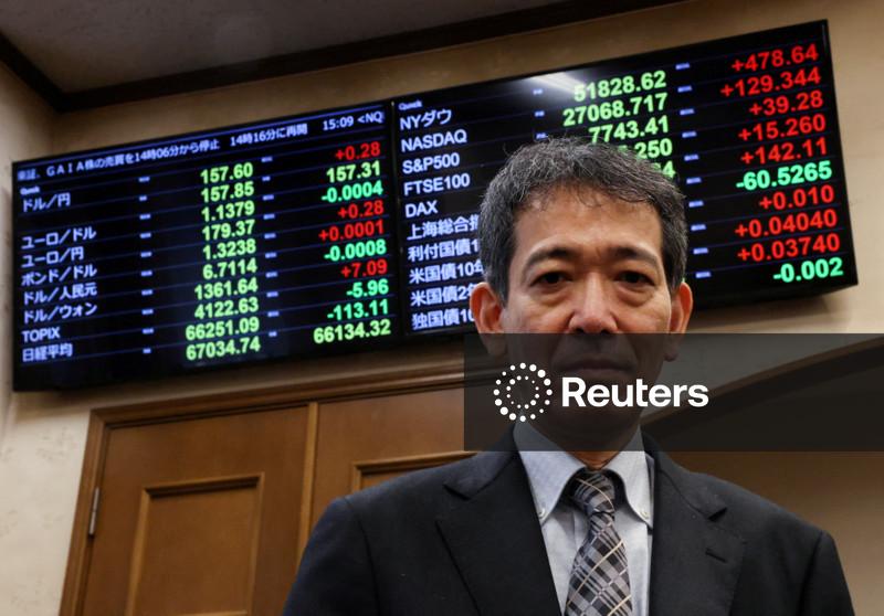 Autoridade cambial do Japão pede que mercados levem a sério alerta "muito claro" sobre iene