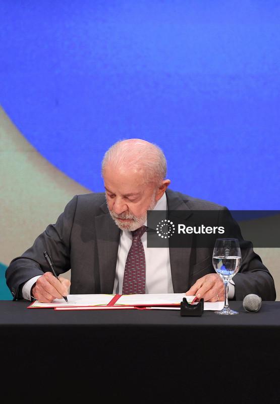 Lula sugere órgão colegiado para avaliar escolha de ministros do STF