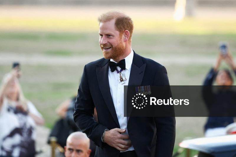 Príncipe Harry faz suas primeiras aparições públicas desde retorno ao Reino Unido