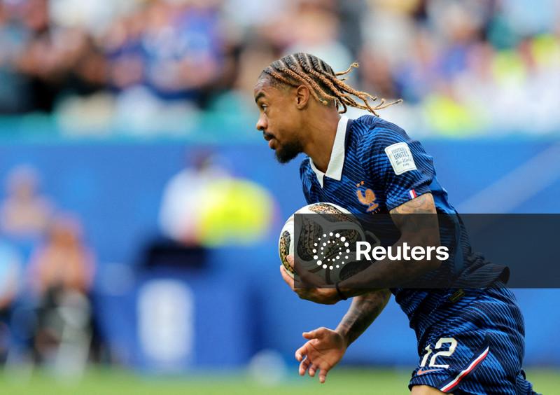 Clubes da Premier League quebram recorde de gastos com transferências