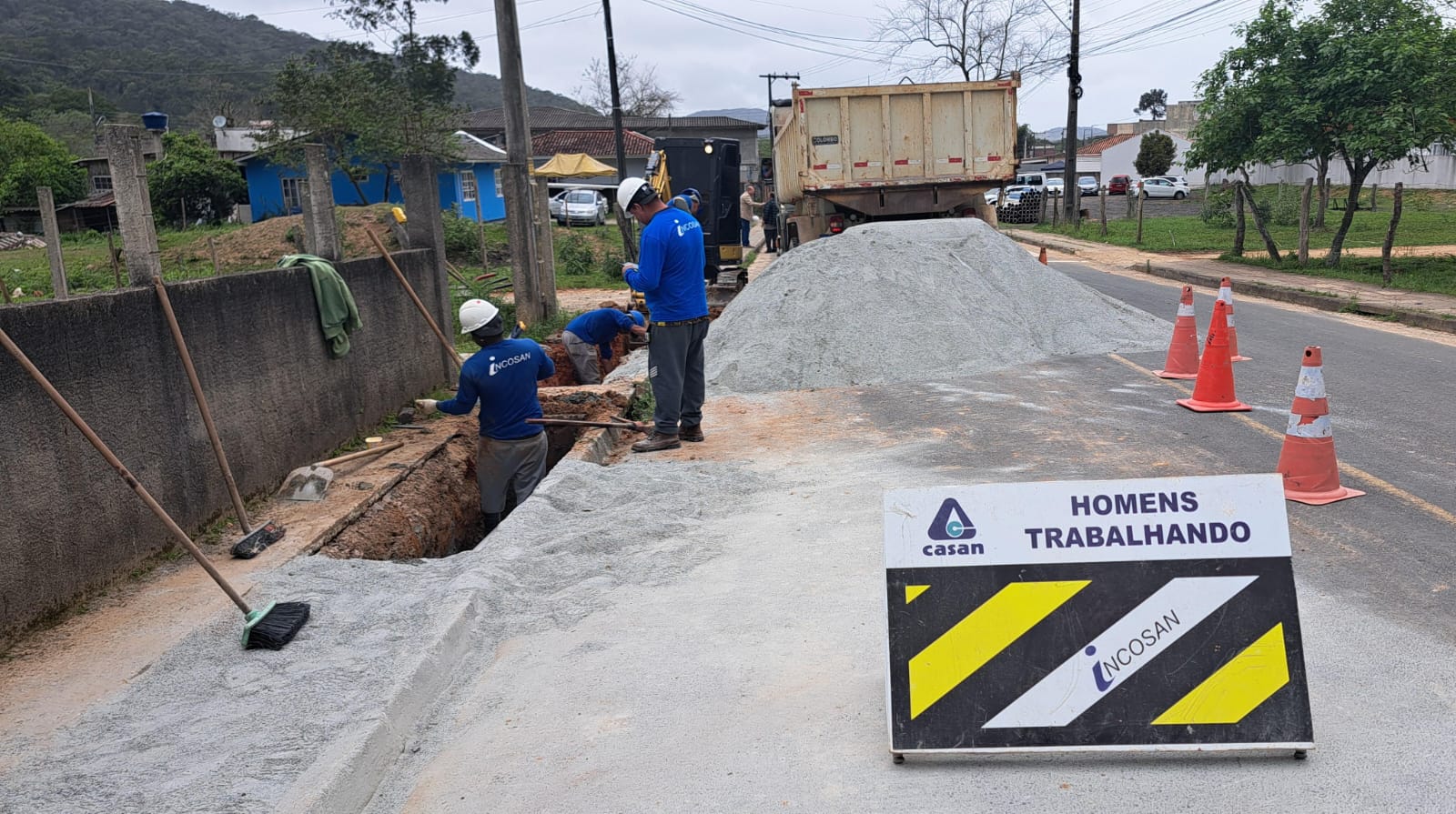 Obras da Casan mantêm desvio na SC-401 no João Paulo até o fim da semana