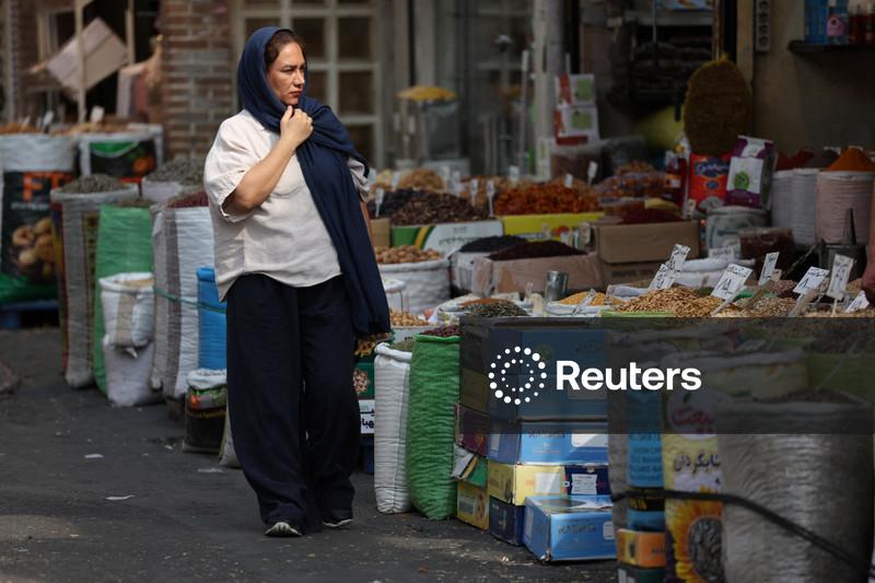 Iranianos sofrem com aumento vertiginoso dos custos de sete meses de guerra