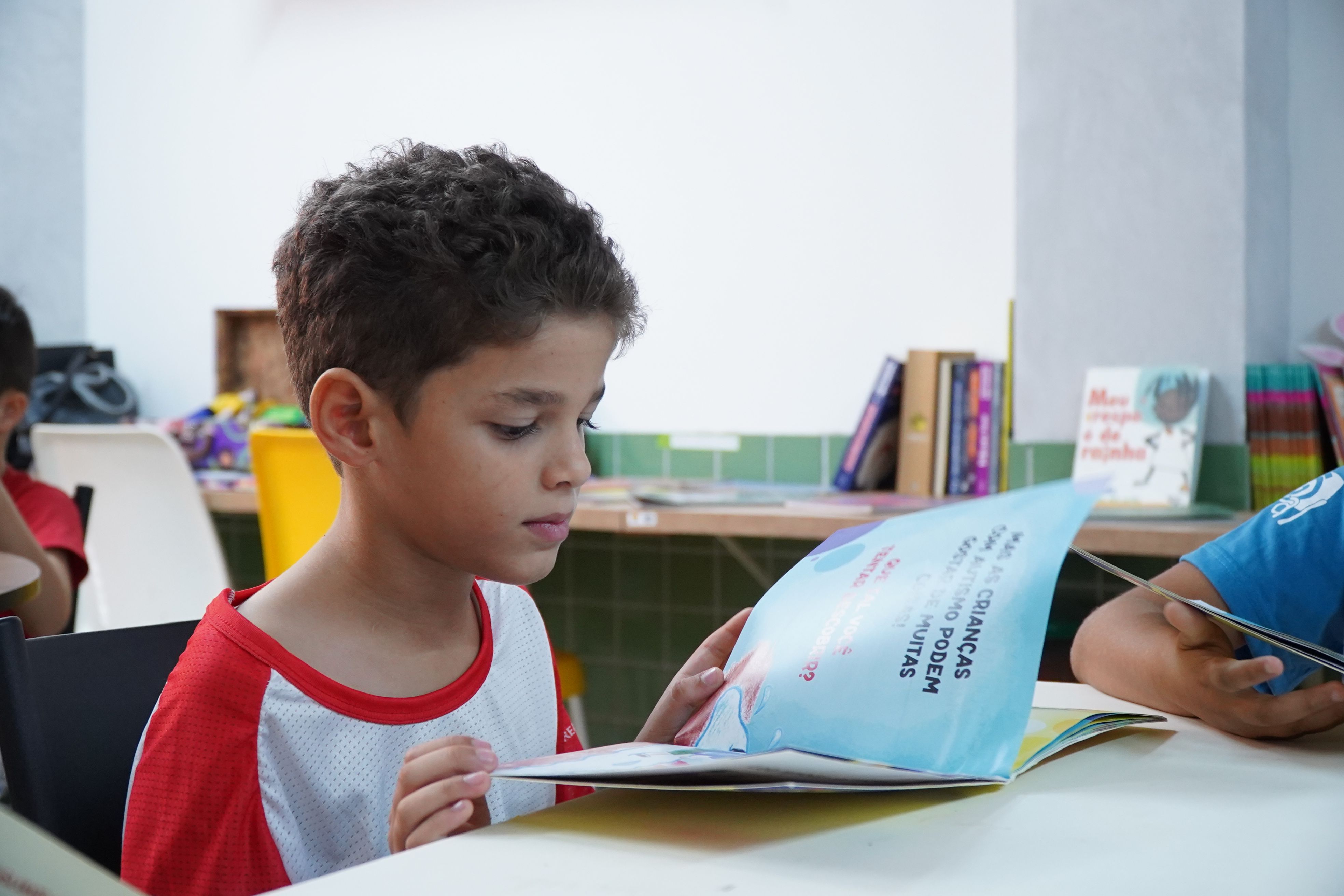Semec inicia entrega de 20 mil kits de livros a alunos da educação infantil de Belém