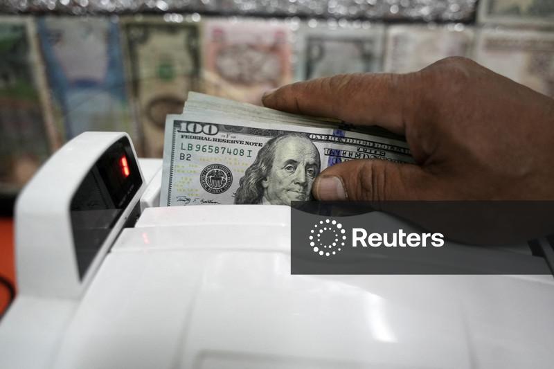 Dólar à vista fecha em baixa de 0,91%, a R$5,1065 na venda