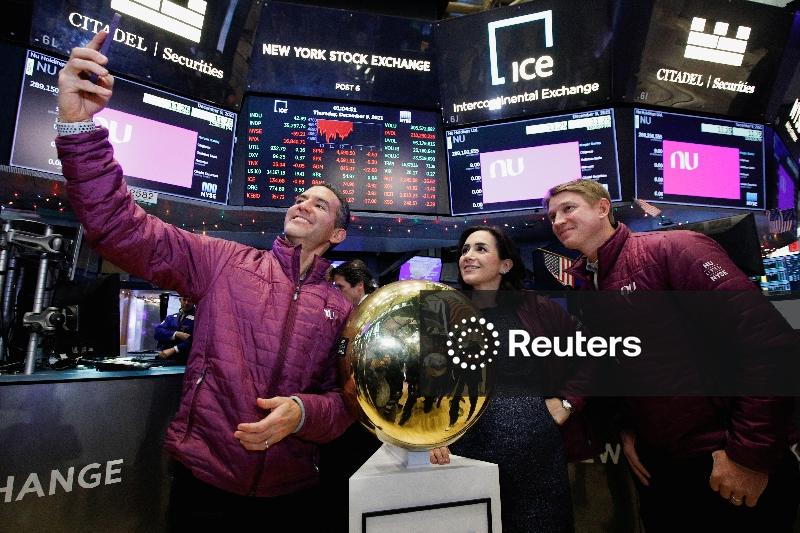 Nubank inicia serviços nos EUA por conta poupança, cartões e remessa