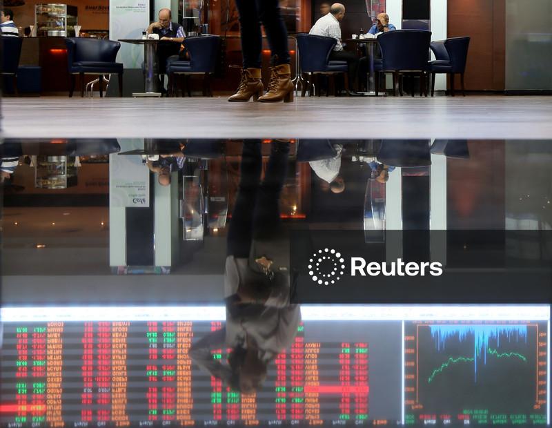 Ibovespa fecha em queda e dólar sobe para perto de R$5,15 com exterior e política no radar