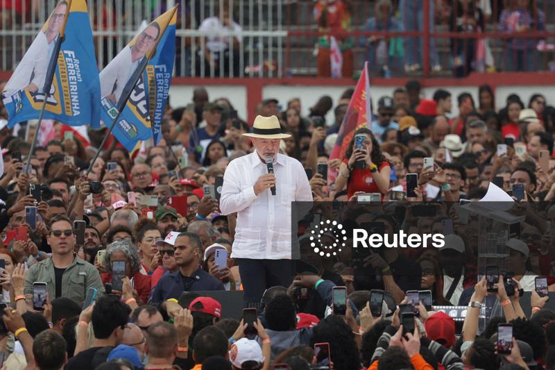 Com disputa acirrada, Lula adota tom cauteloso na campanha para minimizar riscos