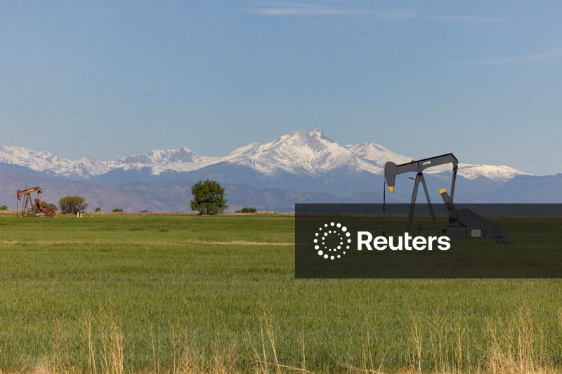 Preço do petróleo cai com Arábia Saudita oferecendo mais petróleo por meio de Omã