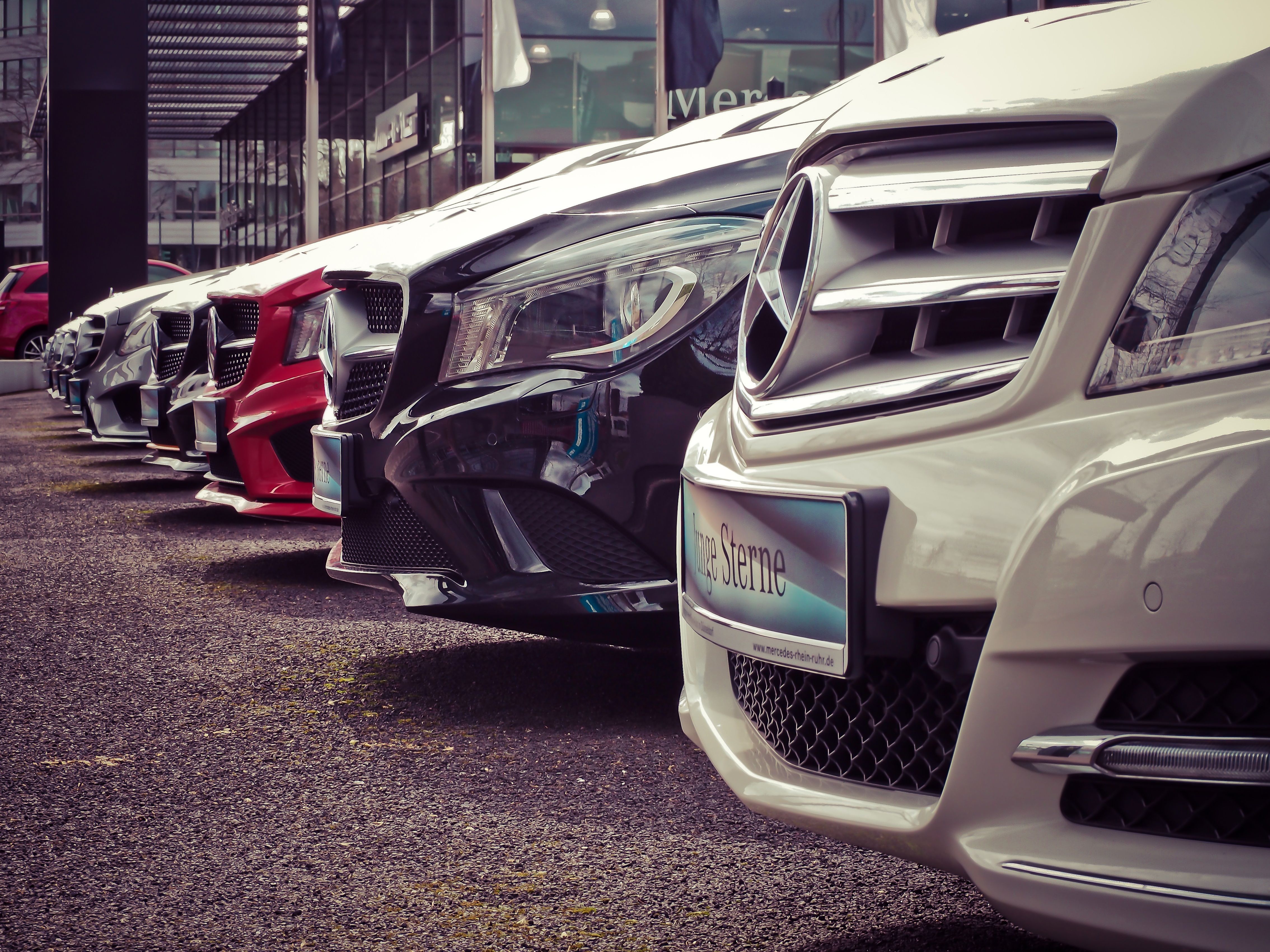 Vendas de carros novos crescem quase 24% em agosto e consolidam retomada do setor