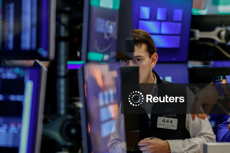 Otimismo com IA ameniza preocupações com petróleo e rendimentos e Wall Street abre estável
