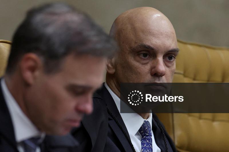 Moraes aponta irregularidades de Mendonça e pede investigação do colega no STF