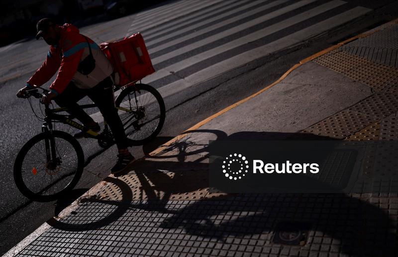 Mais argentinos recorrem a aplicativos para obter empréstimos com estresse com dívidas em níveis recordes