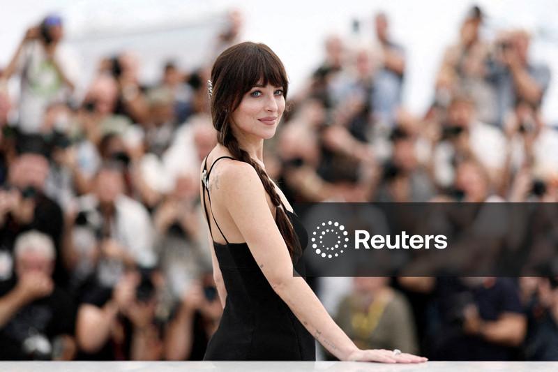 Dakota Johnson diz que thriller “Verity” coloca verdade e confiança à prova, assim como na vida real